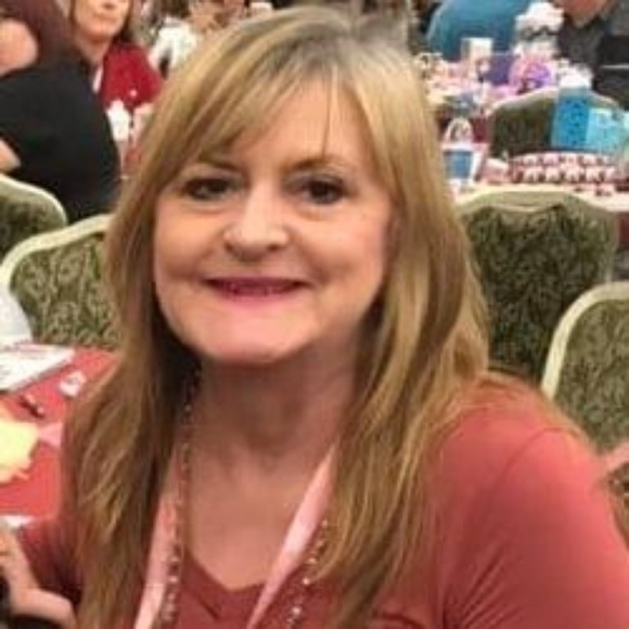 Meet your Posher, Colleen - Picture 1 of 1